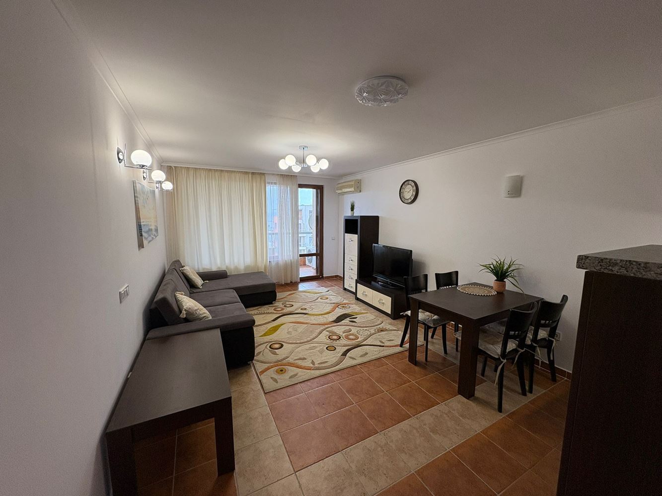 Panoramische Zwei-Zimmer-Wohnung in erster Meereslinie in Pomorie mit direktem Meerblick