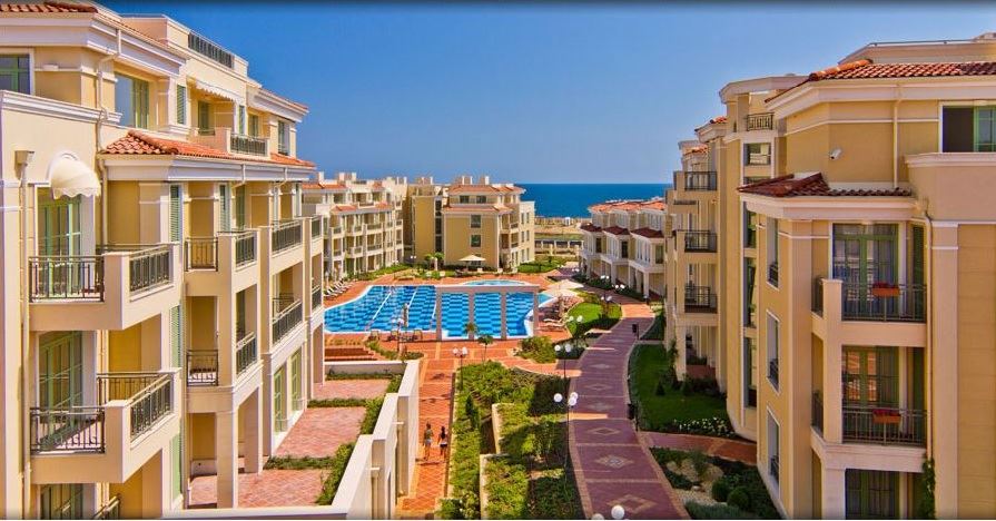 Wohnung in erster Meereslinie mit Meerblick – vollständig möblierte Immobilie in einer Wohnanlage im mediterranen Stil