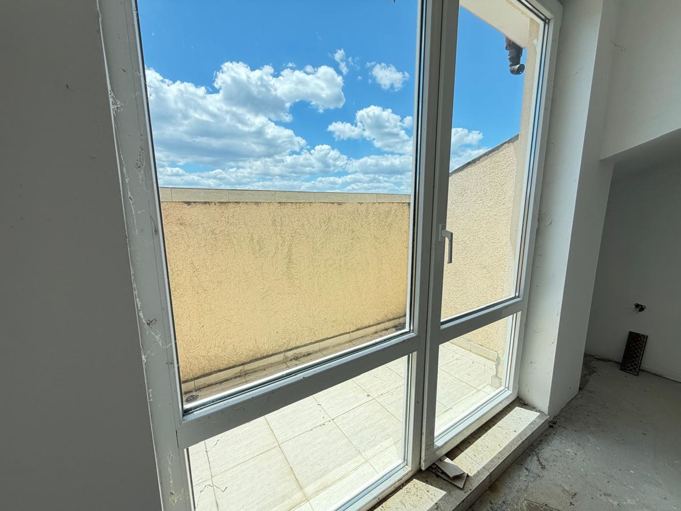 Neue Wohnung mit einem Schlafzimmer ohne Wartungsgebühr in ruhiger Lage nahe Sonnenstrand