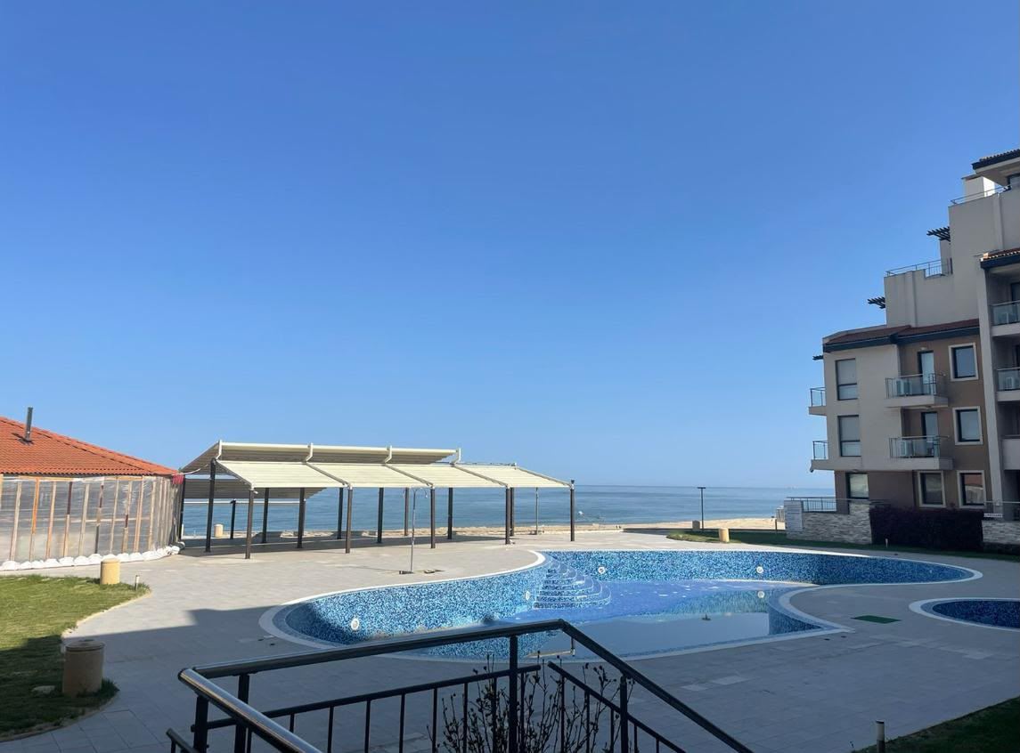 Großzügige 3-Zimmer-Wohnung in erster Meereslinie in Obzor mit Panoramablick auf das Meer