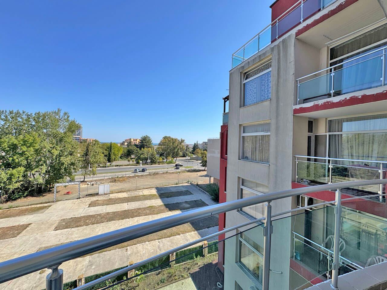 Helle und geräumige 2-Zimmer-Wohnung mit Meerblick in Sonnenstrand