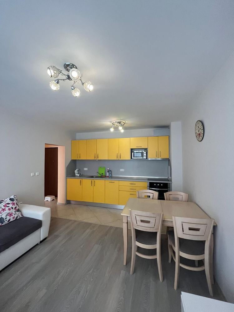 Geräumige 3-Zimmer-Wohnung mit Panoramaterrasse und Meerblick im Herzen von Pomorie