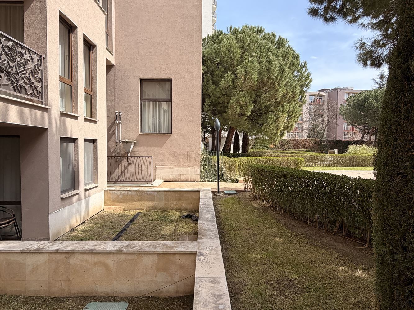 Exklusives Studio mit Garten und direktem Poolzugang – 100 m vom Meer in Sonnenstrand