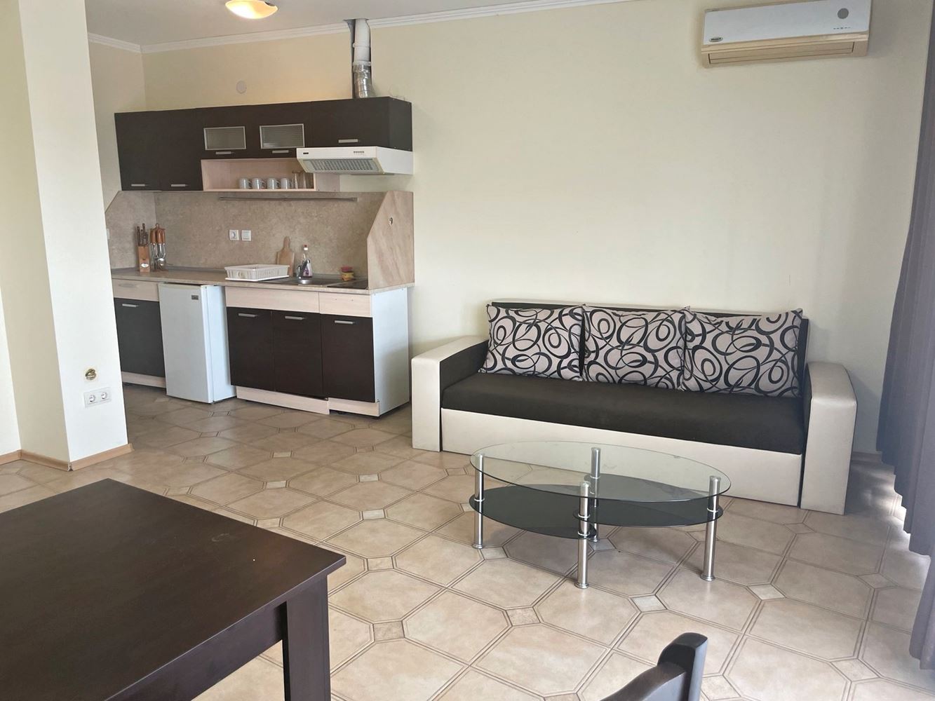 Geräumige 2-Zimmer-Wohnung mit Poolblick in Sonnenstrand