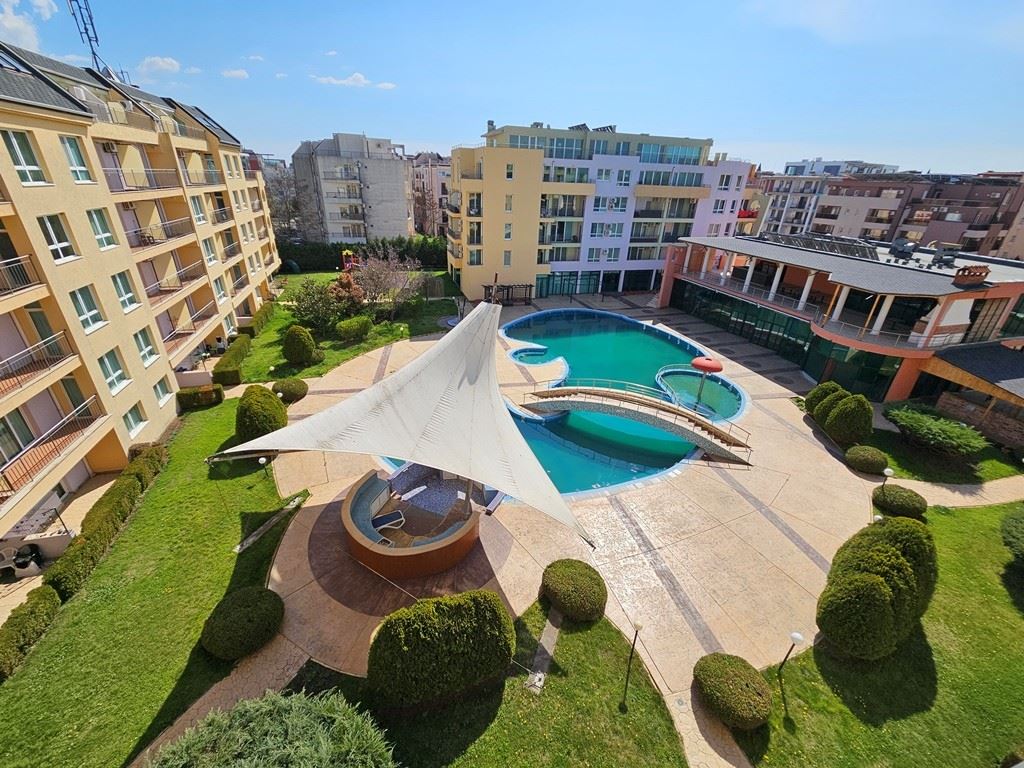Stilvolles Studio mit Panoramablick auf den Pool in Sunny Beach – bezugsfertig und ideal zur Investition
