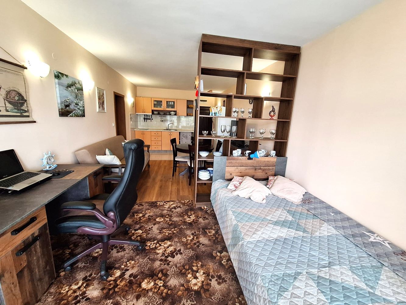 Geräumige und vollständig möblierte Zweizimmerwohnung in Strandnähe