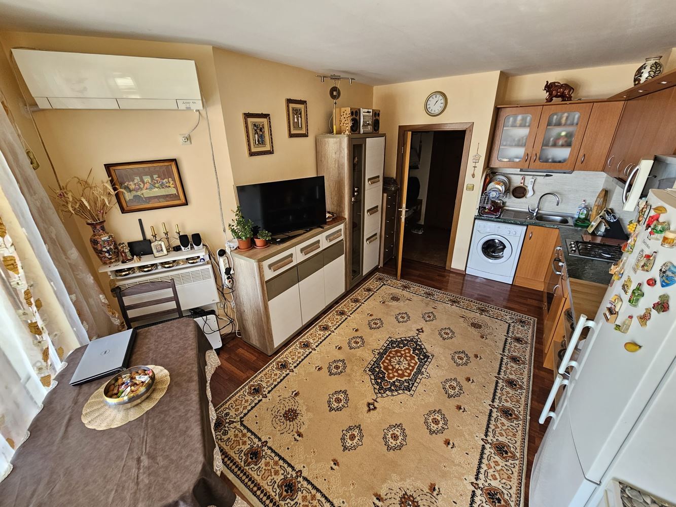 Einzimmerwohnung mit Meerblick in Sveti Vlas – Prestige, Komfort und Lage 100 m vom Strand entfernt. Mit Parkplatz in der Anlage