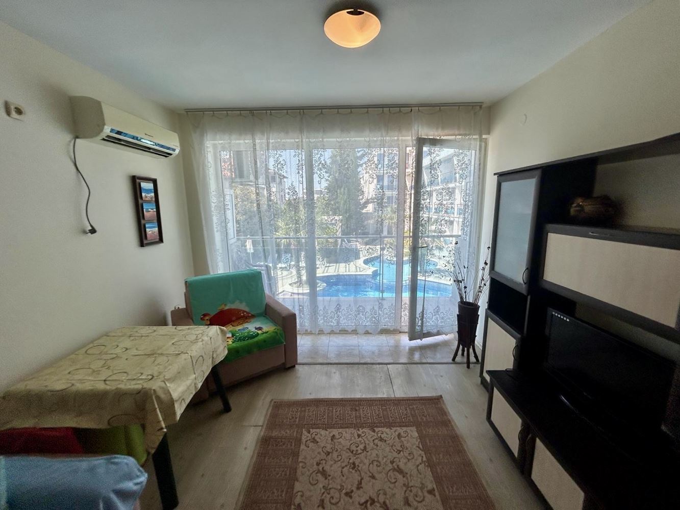 Gemütliches und geräumiges Studio in Ahtopol – bezugsfertig, mit Act 16 und Blick auf den Swimmingpool