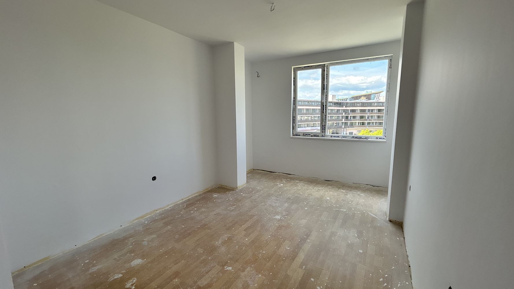 Exklusive 3-Zimmer-Wohnung in erster Meereslinie in Sonnenstrand – Panoramablick auf das Meer und prestigeträchtige Lage