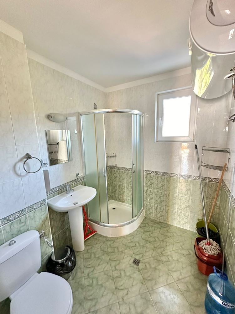 Erste Meereslinie in Sveti Vlas – beeindruckende Maisonettewohnung mit drei Schlafzimmern, Panoramablick und riesiger Terrasse