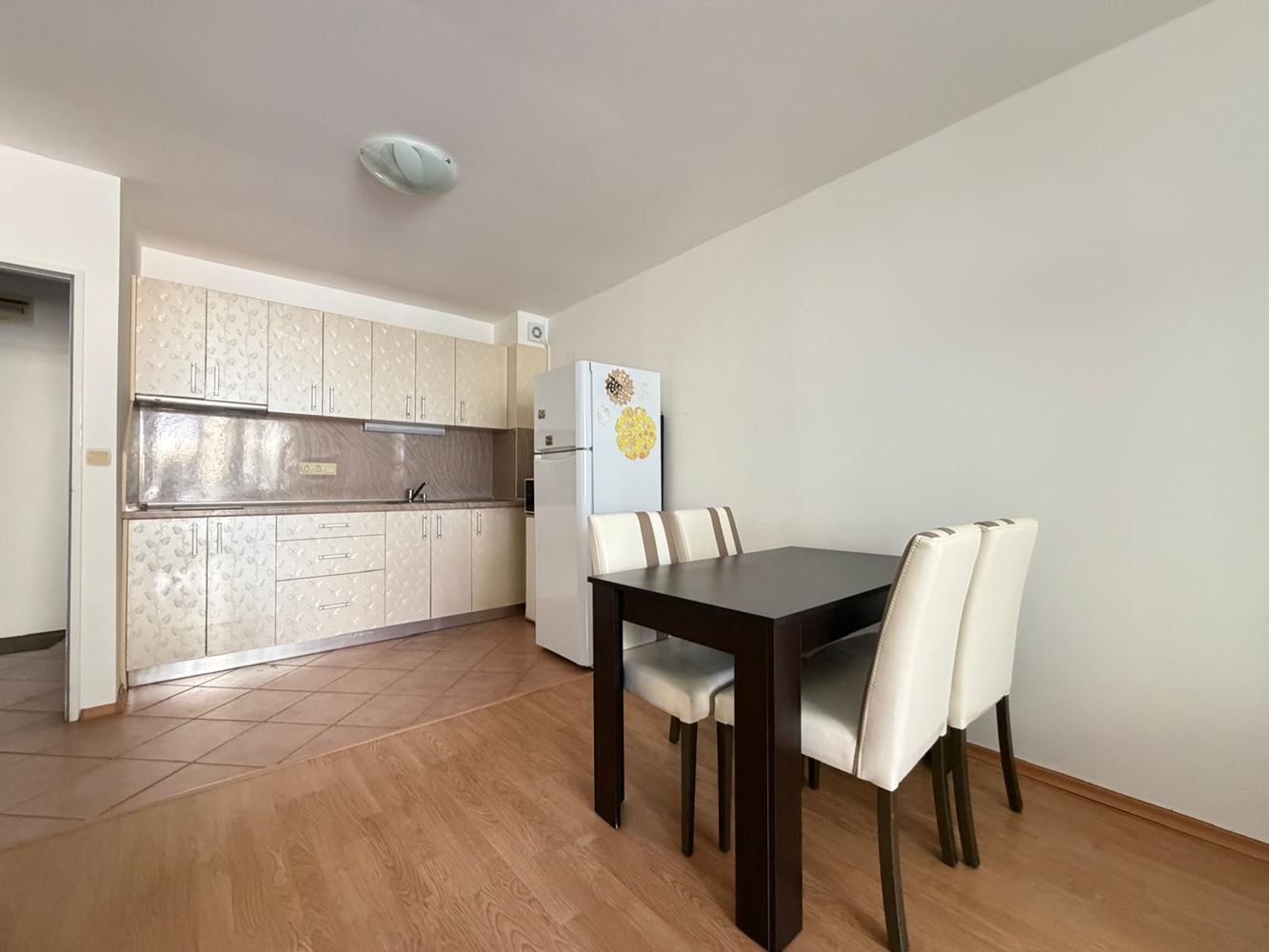 Geräumige Wohnung mit einem Schlafzimmer in Pomorie – mit großer Terrasse und ausgezeichnetem Investitionspotenzial