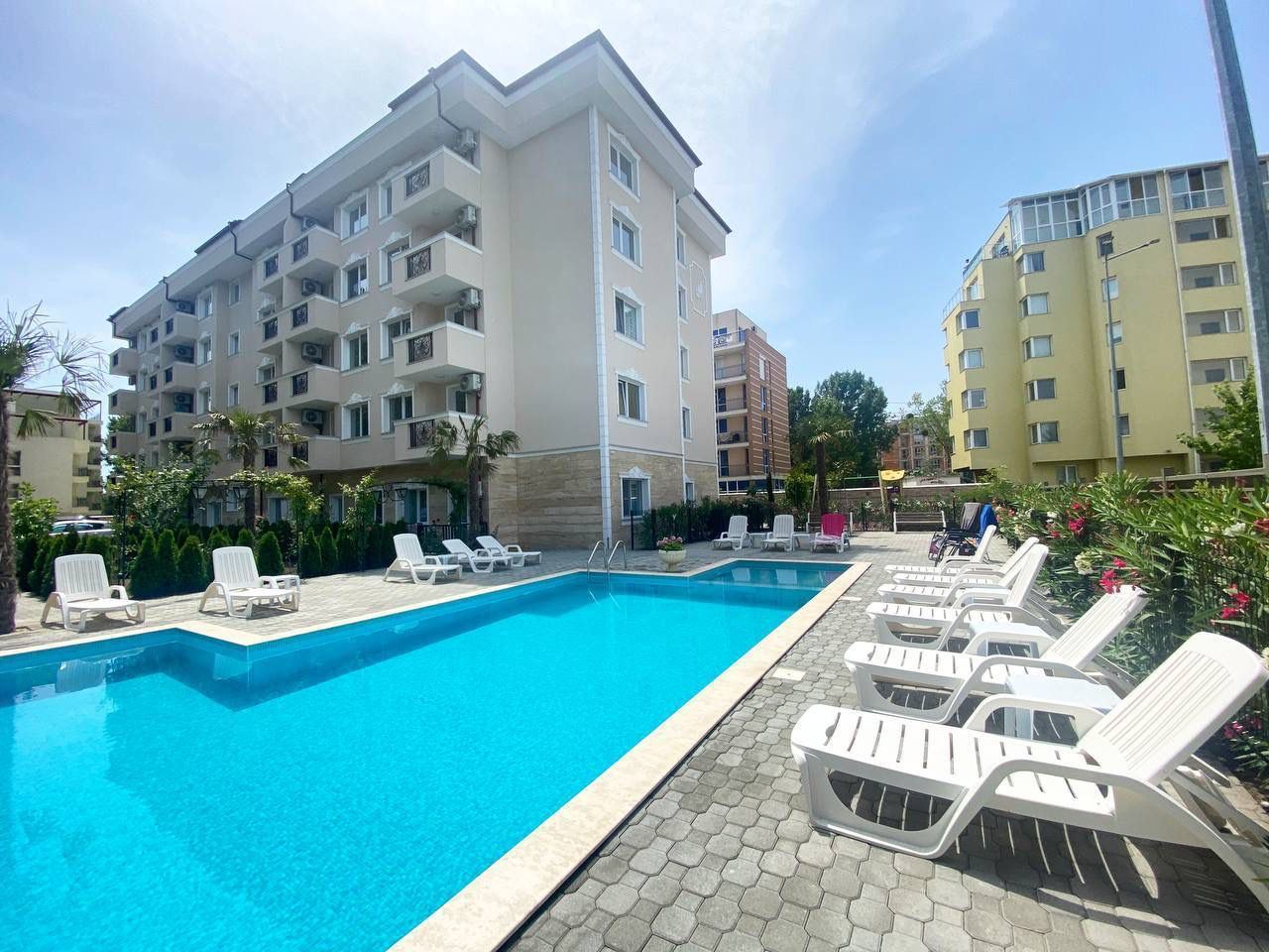 Luxuriöse Drei-Zimmer-Wohnung in einer gepflegten Anlage in Sunny Beach
