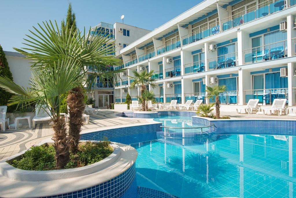 Gemütliches und geräumiges Studio in Ahtopol – bezugsfertig, mit Act 16 und Blick auf den Swimmingpool
