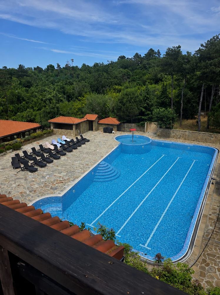 Geräumiges Apartment mit zwei Schlafzimmern und Meerblick in einer Anlage bei Sozopol – Komfort, Natur und Ruhe vereint