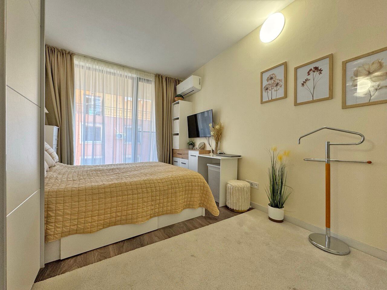 Modernes, vollständig möbliertes Apartment mit einem Schlafzimmer in Sonnenstrand – Stil und Komfort das ganze Jahr über