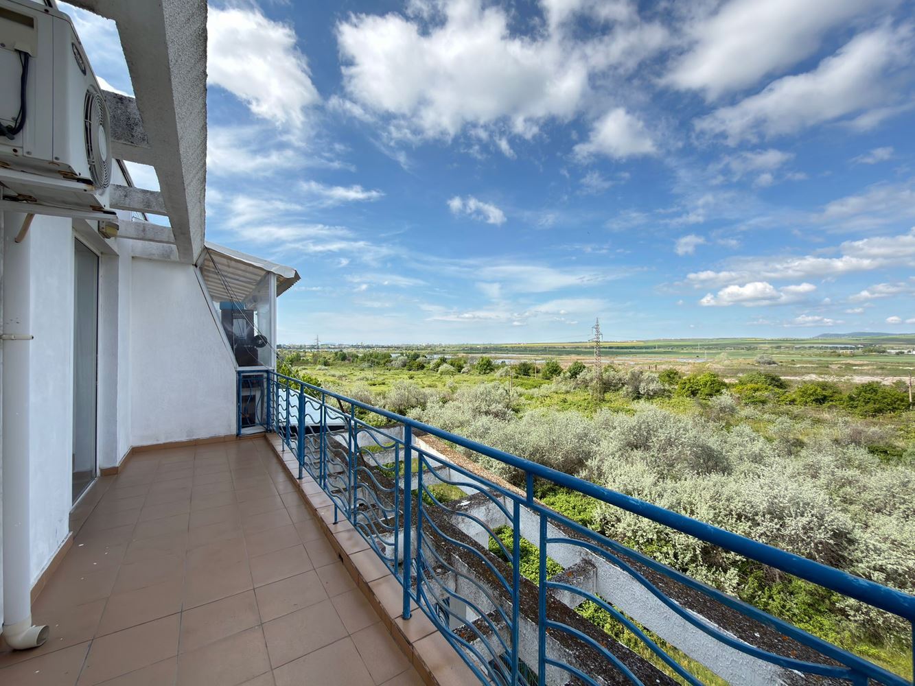 Geräumige Vierzimmer-Maisonettewohnung mit Panoramablick – Komfort und Stil im Herzen der Ruhe