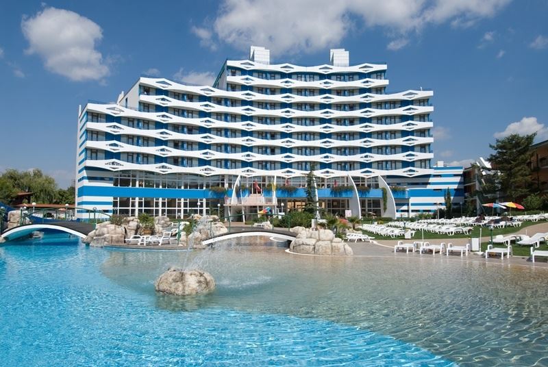 Geräumige Wohnung mit einem Schlafzimmer in Sunny Beach mit Poolblick