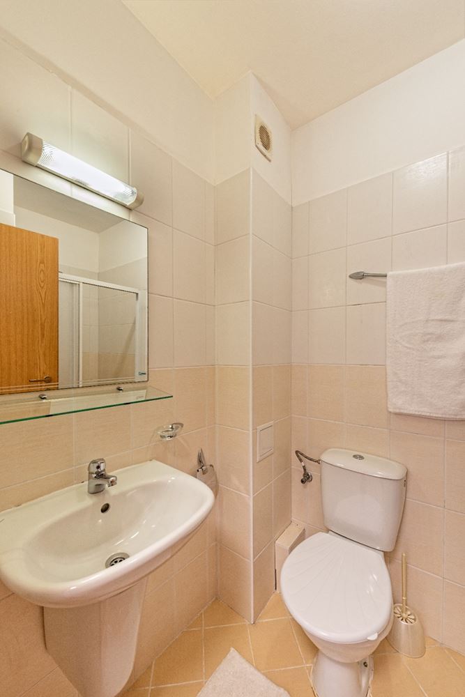 Sonniges und großzügiges Studio mit Meerblick in Ravda – 100 m vom Strand entfernt, in einer gepflegten Anlage mit Pool und Grünflächen