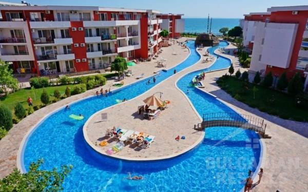 Wunderschönes Apartment in erster Meereslinie in einer prestigeträchtigen Wohnanlage nahe Elenite und Sveti Vlas