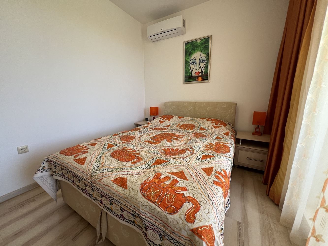 Sonnige Zweizimmerwohnung in Sonnenstrand – voll möbliert, mit ausgezeichneter Lage nahe dem Strand