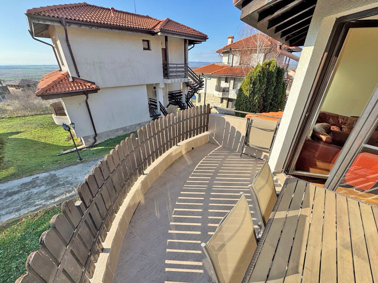 Geräumige 3-Zimmer-Wohnung mit Panoramablick auf Meer und Berge – Komfort, Stil und Ruhe inmitten der Natur