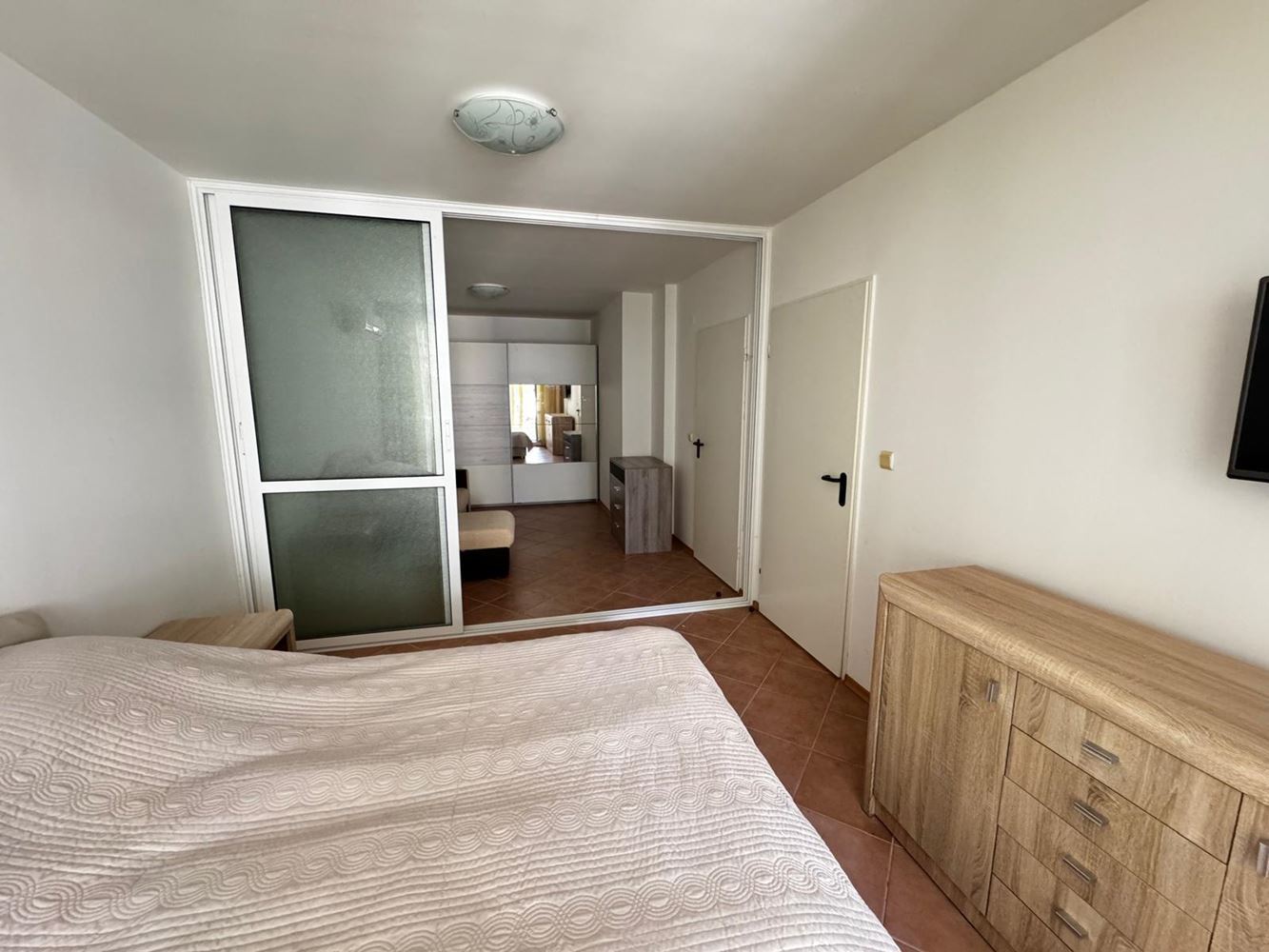 Geräumige Wohnung mit einem Schlafzimmer in Pomorie – mit großer Terrasse und ausgezeichnetem Investitionspotenzial