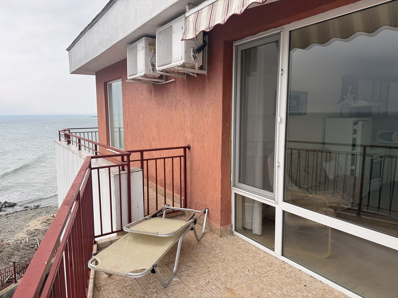 Zweizimmerwohnung in erster Linie mit direktem Meerblick – Sonnenstrand