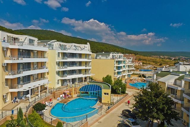 Kleine Zweizimmerwohnung mit direktem Zugang zum Pool – gemütliche Immobilie in einer Wohnanlage mit umfangreicher Infrastruktur nahe Sonnenstrand