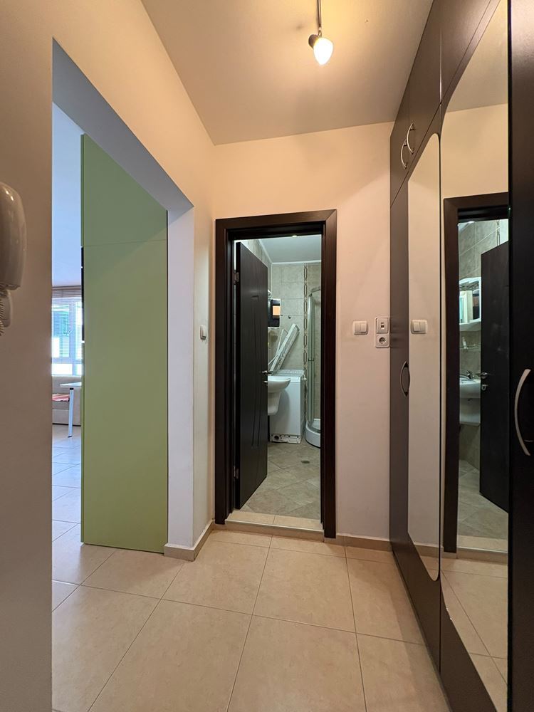 Möblierte Studio-Wohnung 200 Meter vom Meer entfernt in Pomorie – ausgezeichnete Lage und Komfort