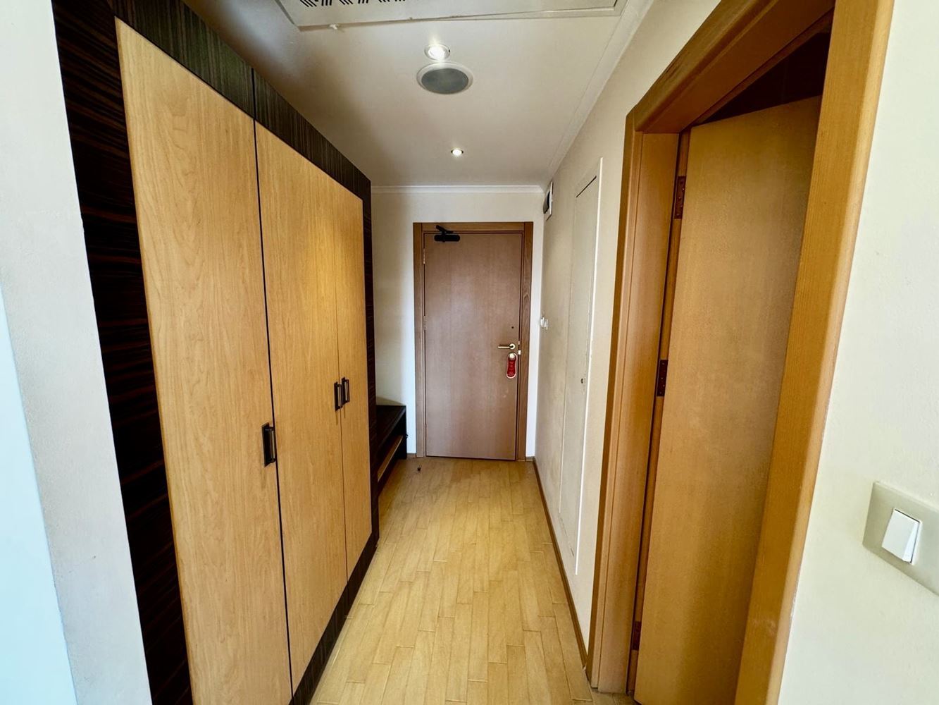 Geräumige 2-Zimmer-Wohnung mit großer Terrasse und Panoramablick auf das Meer