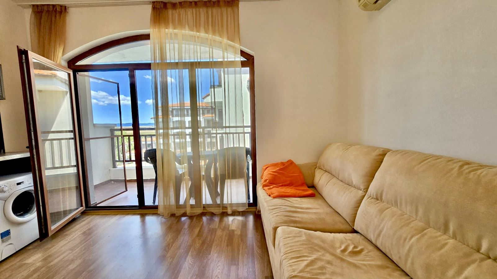 Attraktive 2-Zimmer-Wohnung mit Poolblick in Aheloy