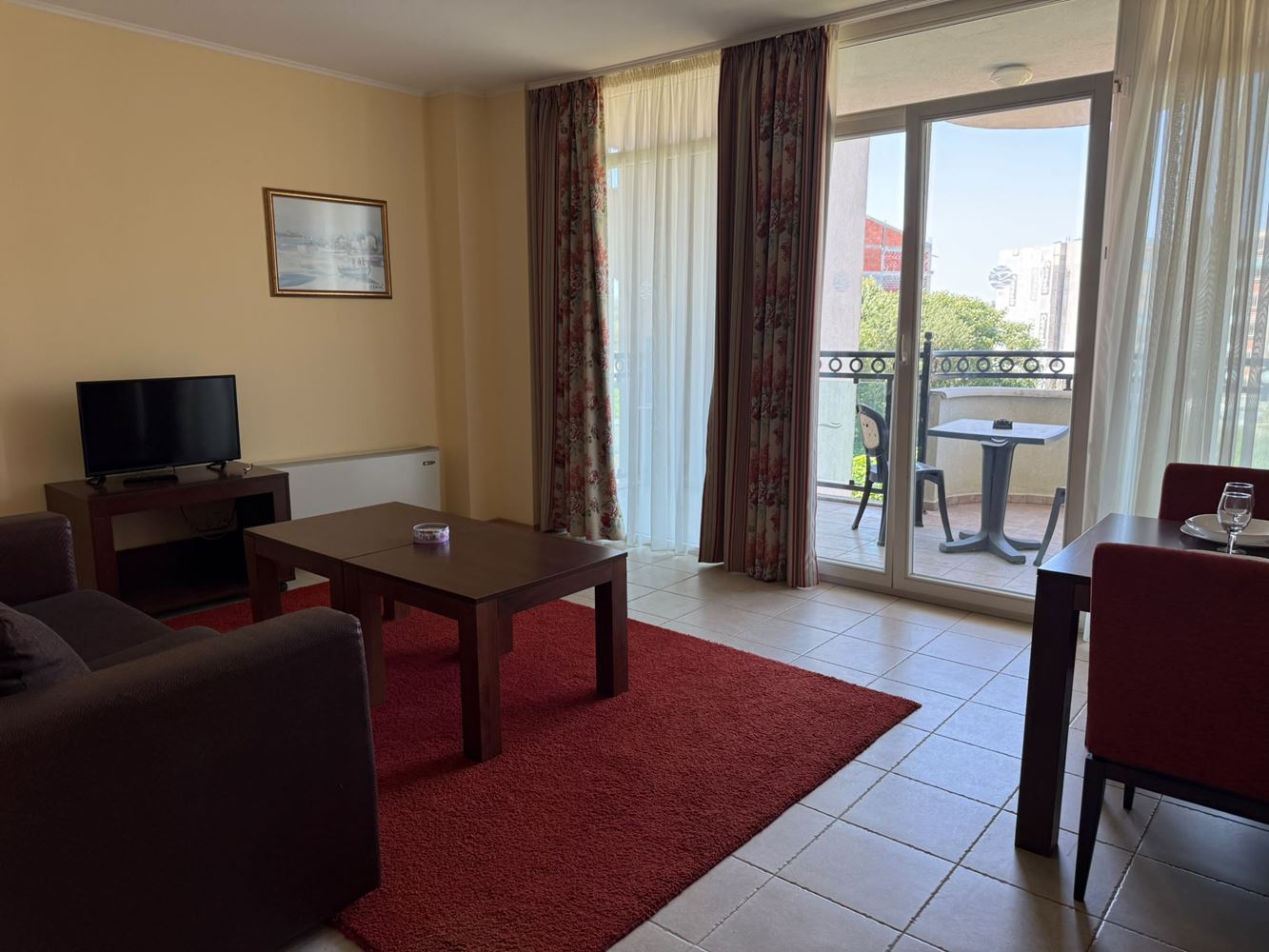 Geräumige Zweizimmerwohnung in erster Meereslinie in Pomorie