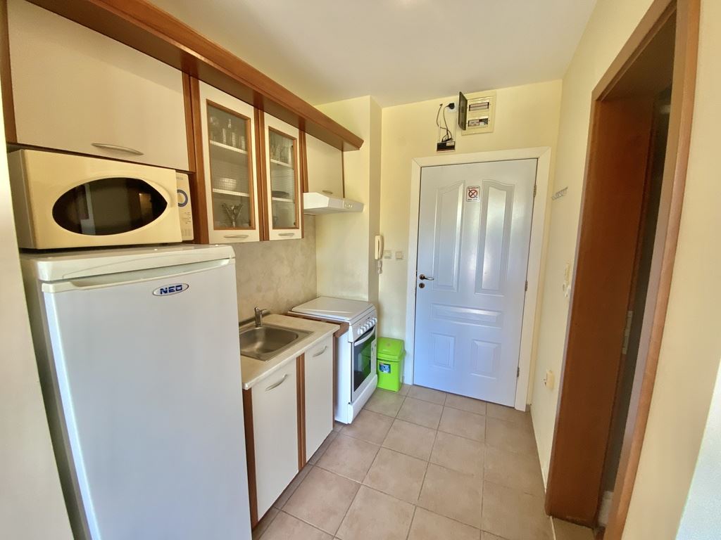 Studio in erster Meereslinie in einer Anlage in Elenite – Meer, Berge und Urlaubskomfort in einem