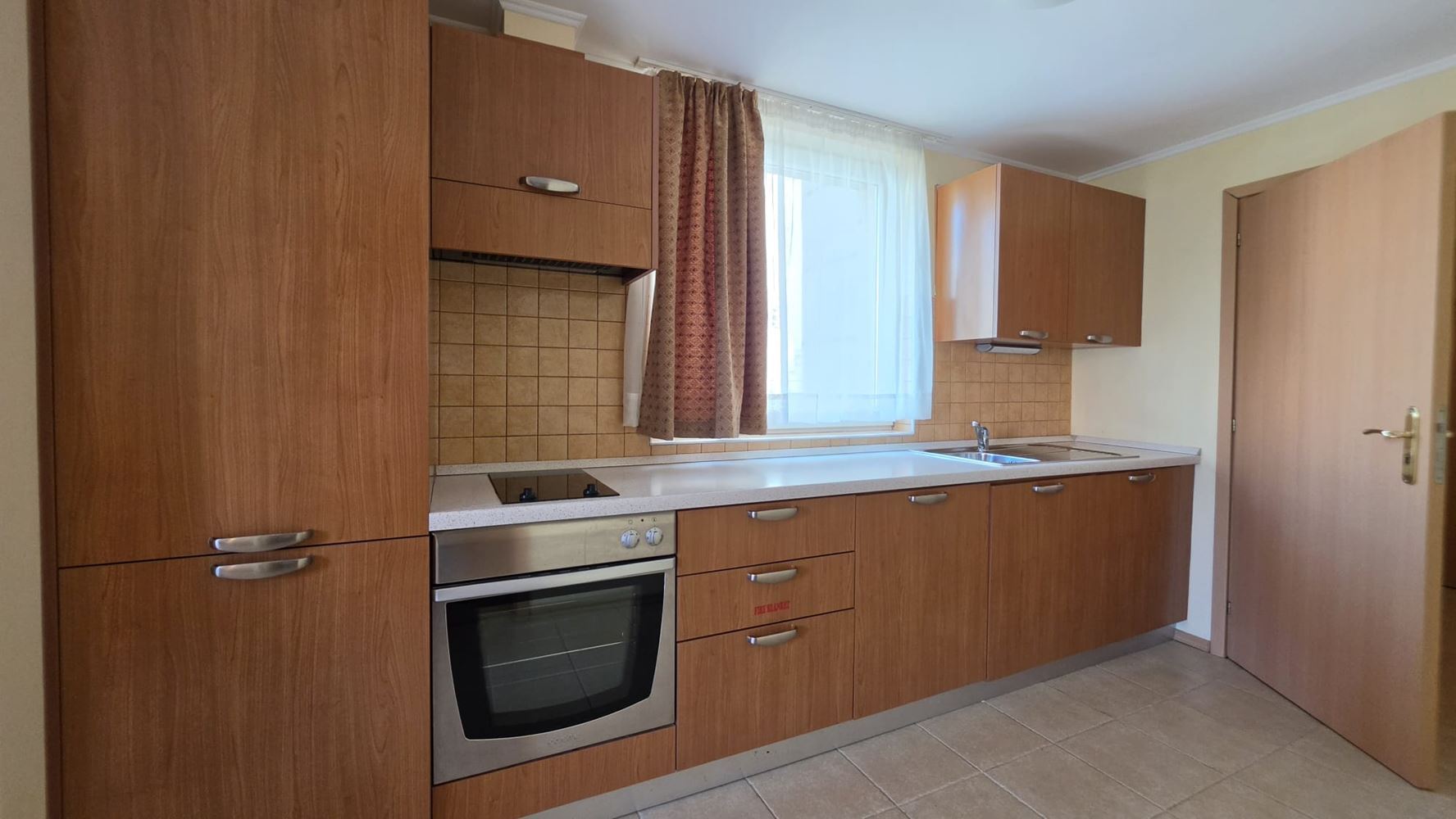 Geräumige 2-Zimmer-Wohnung mit einem Schlafzimmer in erster Meereslinie in Pomorie
