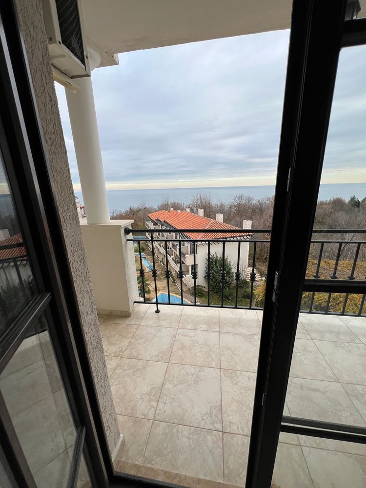 Drei-Zimmer-Wohnung mit Panoramablick auf das Meer und den Pool – erste Meereslinie in Obzor!