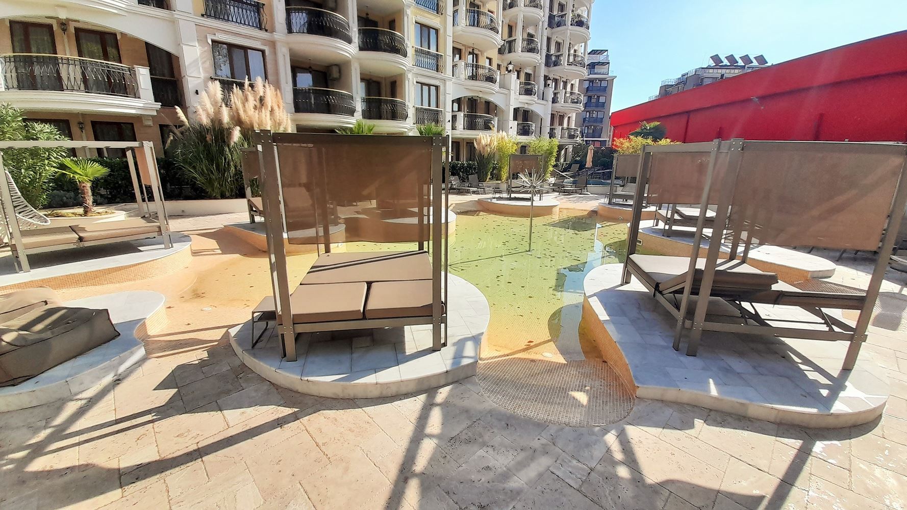 2-Zimmer-Wohnung mit Poolblick in einer Anlage mit beeindruckender Infrastruktur in Sonnenstrand