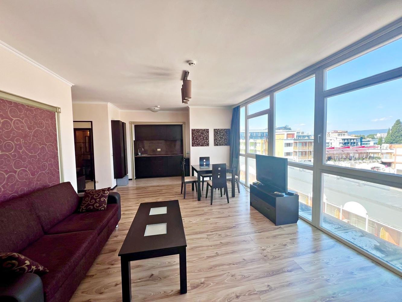 Zweizimmerwohnung mit Panoramablick auf das Meer in erster Meereslinie – geräumige Wohnung in Sonnenstrand