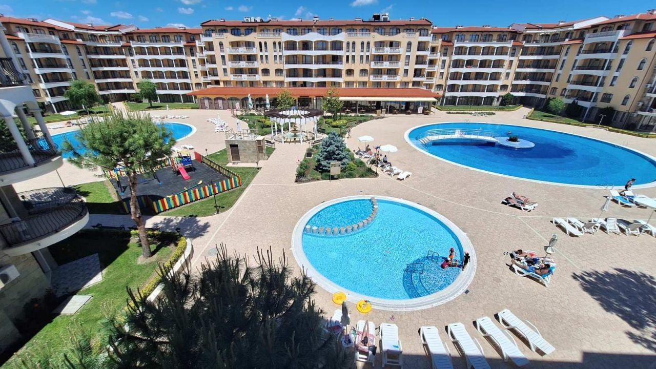Luxus, Komfort und eine hervorragende Investition – 2-Zimmer-Wohnung mit Poolblick in einer prestigeträchtigen Anlage in Sonnenstrand