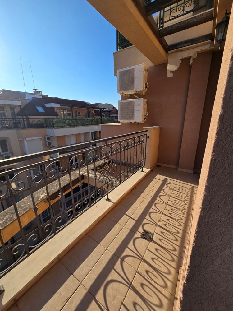 Neue Wohnung mit einem Schlafzimmer in Pomorie – renoviert, bereit zur Möblierung, mit geräumigem Balkon und Grill