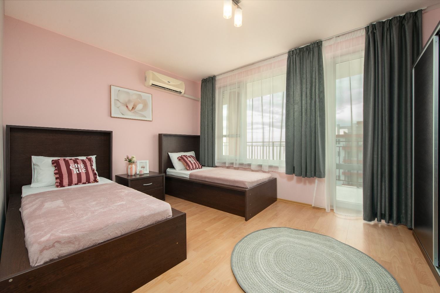 Stilvolles Zwei-Schlafzimmer-Apartment in erster Meereslinie mit direktem Meerblick in Sveti Vlas – Raum, Luxus und vollständige Annehmlichkeiten