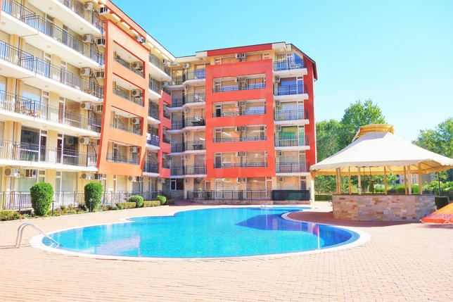 Geräumiges Apartment mit zwei Schlafzimmern in Sonnenstrand mit hervorragender Lage und Annehmlichkeiten für die ganzjährige Nutzung
