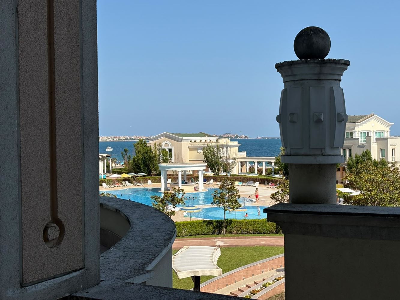 Luxuriöse 2-Zimmer-Wohnung mit Meerblick in erster Linie in Pomorie – eine prestigeträchtige Immobilie mit einzigartigen Annehmlichkeiten