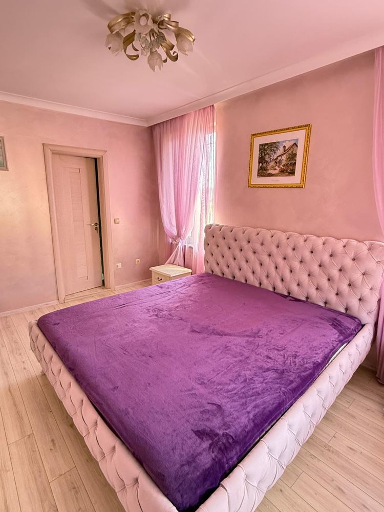 Luxuriöses Maisonette-Apartment mit großzügiger Veranda und Poolblick in Sveti Vlas