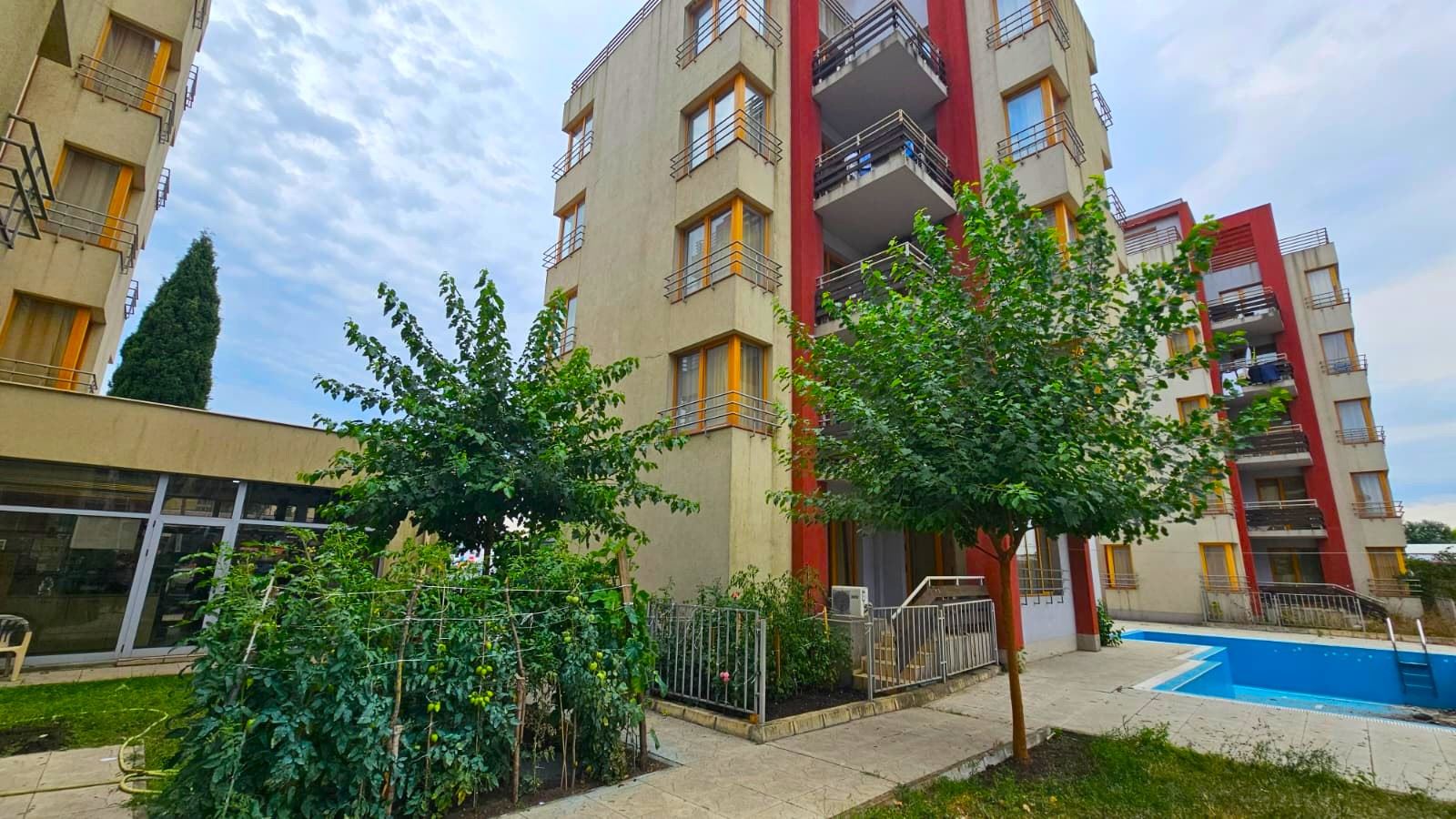 Wohnung mit zwei Schlafzimmern ohne Wartungsgebühr, direkt neben einem Supermarkt
