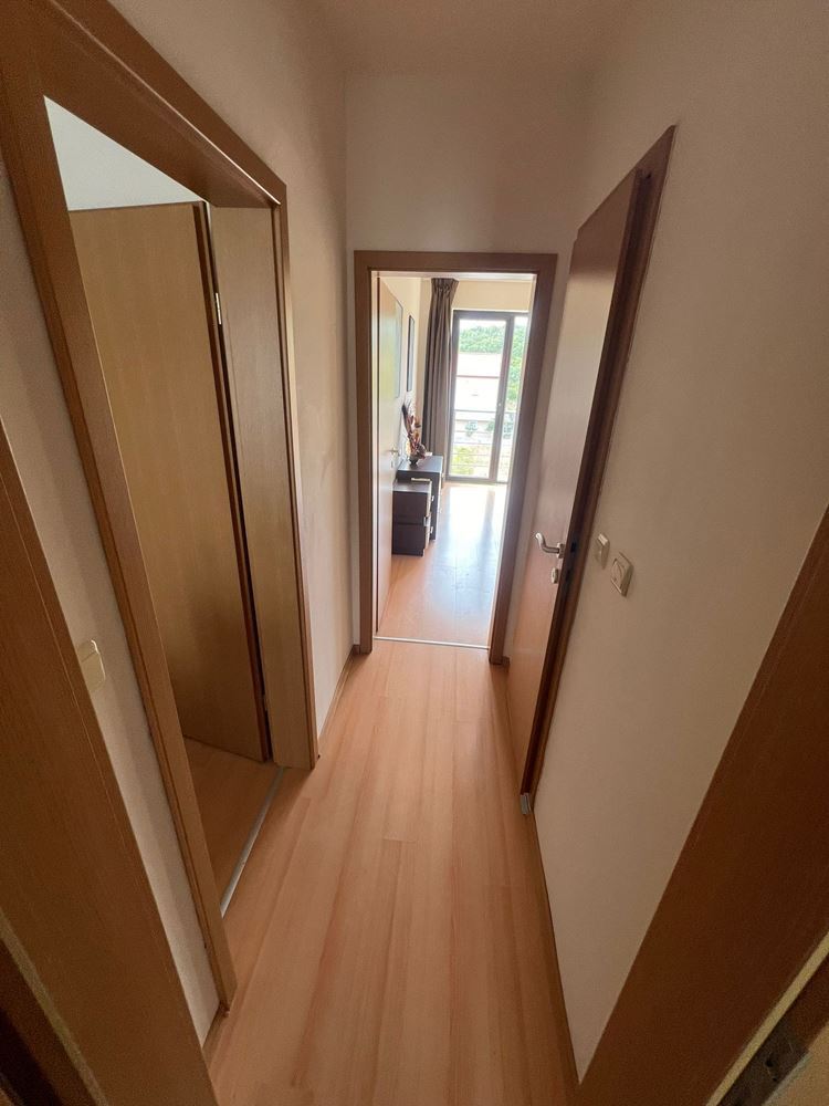 Wohnung mit zwei Schlafzimmern in einem modernen Komplex – vollständig möbliert und bereit für Ihr neues Leben