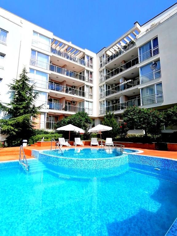 Geräumiges Studio mit Poolblick in einer ruhigen Anlage in Sveti Vlas – Komfort und Gemütlichkeit am Meer