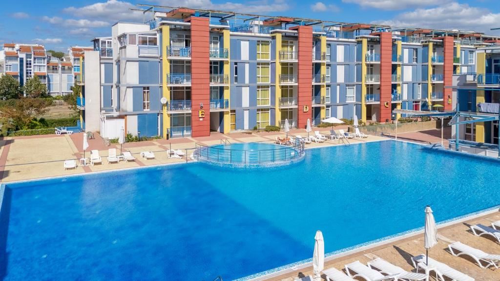 Großzügiges möbliertes Studio in einer modernen Anlage, nur 300 Meter vom Meer in Sonnenstrand entfernt