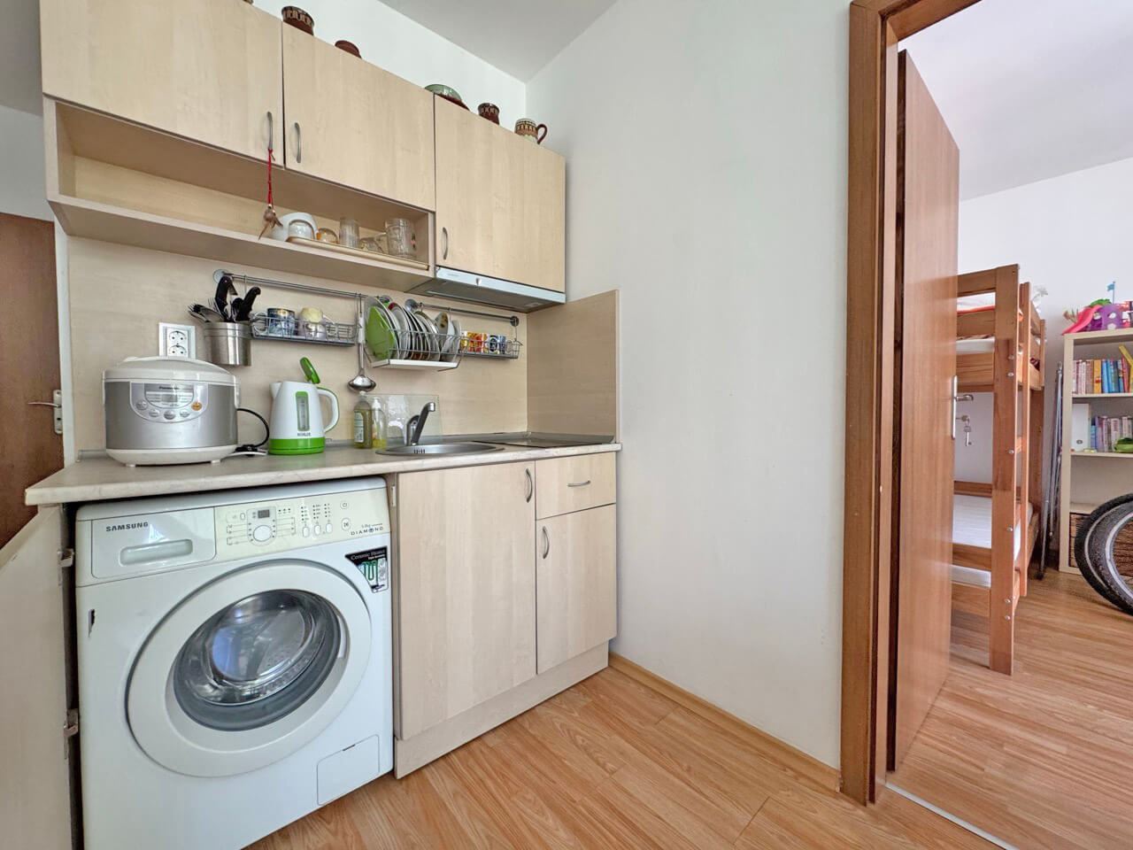 Helle Wohnung mit einem Schlafzimmer und Poolblick in einer hervorragend gepflegten Anlage in Sonnenstrand