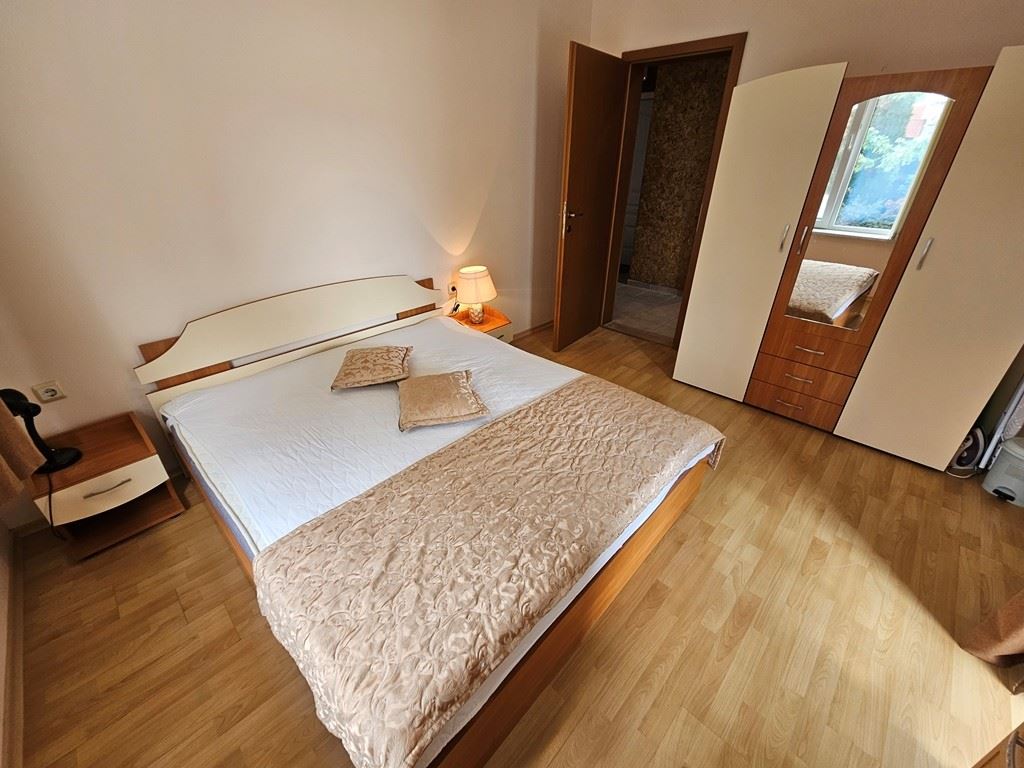 2-Zimmer-Wohnung in erster Meereslinie in einer bewachten Anlage in Elenite