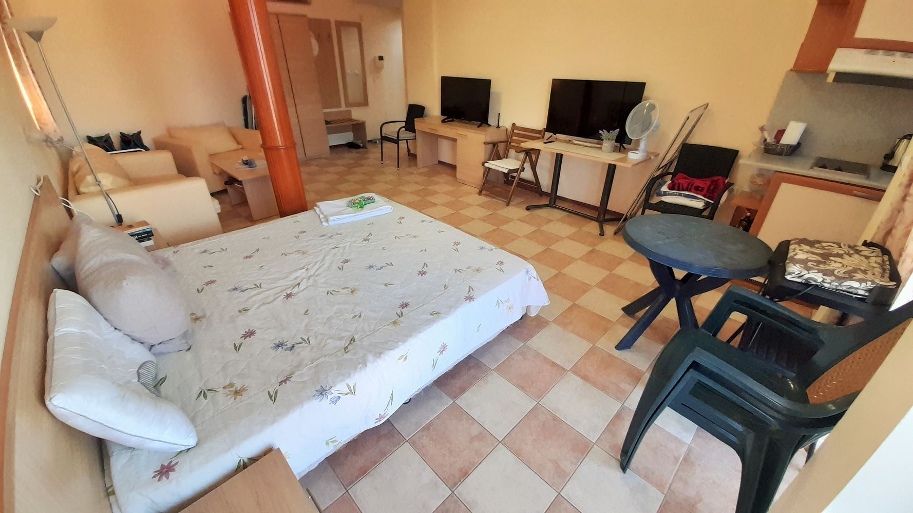 Exklusives Angebot in erster Linie in Sunny Beach – Raum, Luxus und hervorragende Investition mit Meerblick